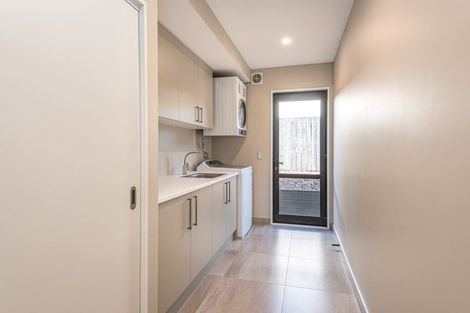 Photo of property in 2 Inverness Lane, Redcliffs, Christchurch, 8081