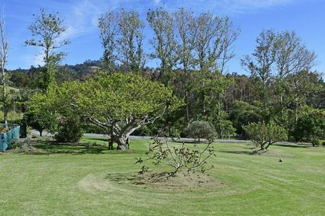Photo of property in 18 Old School Road, Leigh, 0985