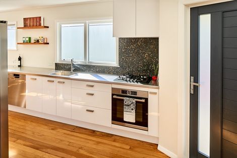 Photo of property in 2 Heather Grove, Fairfield, Lower Hutt, 5011