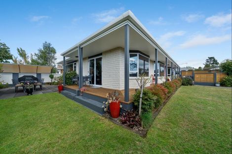 Photo of property in 33 Heta Road, Highlands Park, New Plymouth, 4312