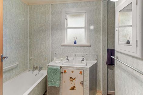 Photo of property in 34 Paraekaretu Street, Hunterville, 4730