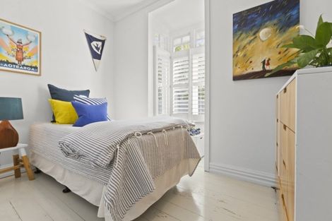 Photo of property in 5 Turnbull Road, Narrow Neck, Auckland, 0624