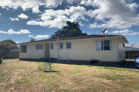 Photo of property in 54 Pukeroa Place, Papakura, 2110