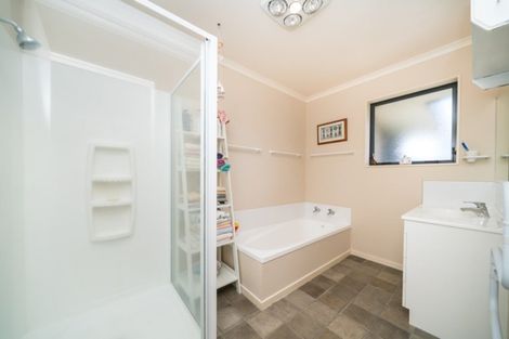 Photo of property in 53 Geneva Terrace, Kelvin Grove, Palmerston North, 4414