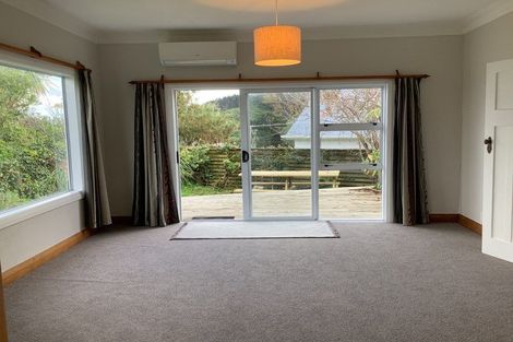 Photo of property in 3 Singers Road, Korokoro, Lower Hutt, 5012