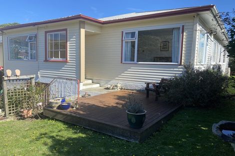 Photo of property in 16 Raroa Terrace, Tawa, Wellington, 5028