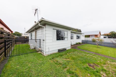 Photo of property in 8 Suzanne Grove, Kelvin Grove, Palmerston North, 4414
