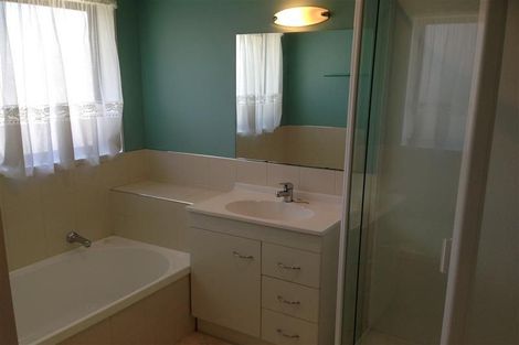 Photo of property in 3 Grande Vue Road, Papatoetoe, Auckland, 2025