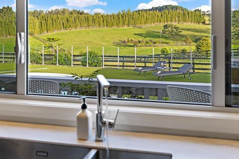 Photo of property in 145 Hanham Road, Kumeu, 0891