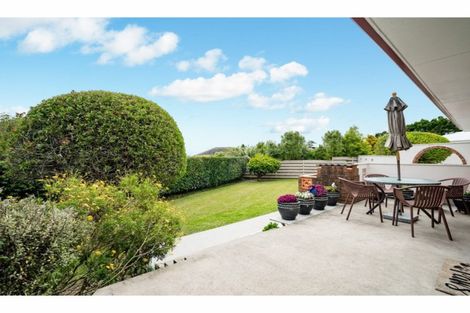 Photo of property in 17 Scanlen Terrace, Kelston, Auckland, 0602