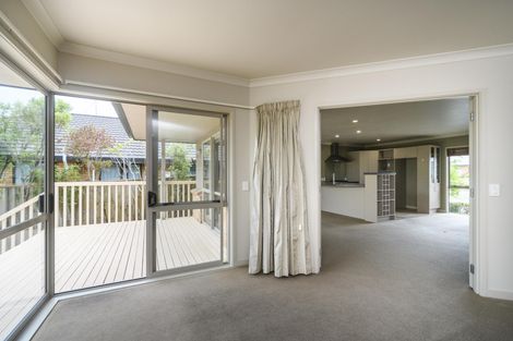 Photo of property in 21 Johnstone Drive, Fitzherbert, Palmerston North, 4410