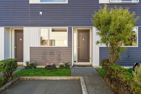 Photo of property in 9/8 Thatcher Crescent, Crofton Downs, Wellington, 6035