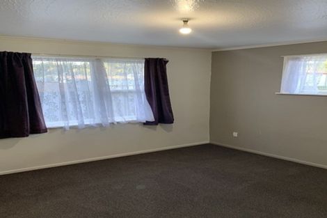 Photo of property in 2/48 Oregon Drive, Maoribank, Upper Hutt, 5018