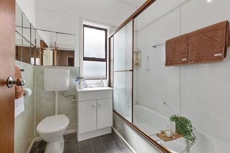 Photo of property in 102 Yule Street, Lyall Bay, Wellington, 6022