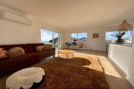 Photo of property in 2 Cooper Road, Stanmore Bay, Whangaparaoa, 0932