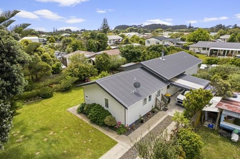 Photo of property in 20 Kiharoa Street, Otaki Beach, Otaki, 5512