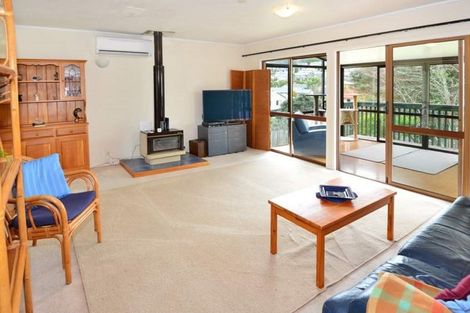 Photo of property in 51 Gledstane Road, Stanmore Bay, Whangaparaoa, 0932