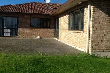 Photo of property in 17 Newinn Crescent, East Tamaki Heights, Auckland, 2016