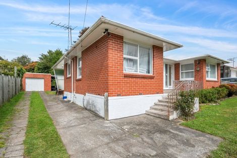 Photo of property in 2/22 Hillcrest Avenue, Hillcrest, Auckland, 0627