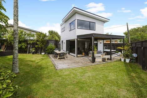 Photo of property in 15c Helga Crescent, Te Atatu Peninsula, Auckland, 0610