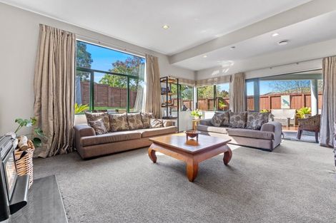 Photo of property in 34 Lagoon Way, West Harbour, Auckland, 0618