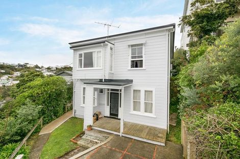 Photo of property in 1 Fairview Crescent, Kelburn, Wellington, 6012