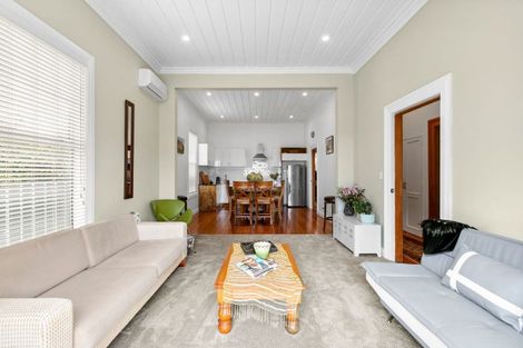 Photo of property in 157 Saint Aubyn Street, New Plymouth, 4310