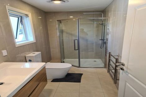 Photo of property in 36 Trias Road, Totara Vale, Auckland, 0629