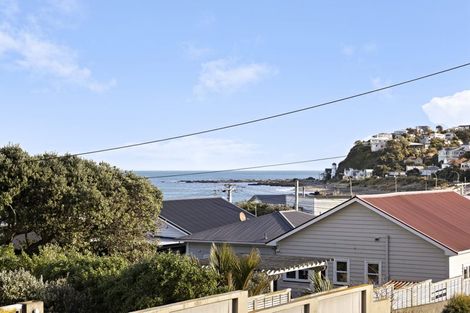 Photo of property in 2 Linwood Way, Island Bay, Wellington, 6023
