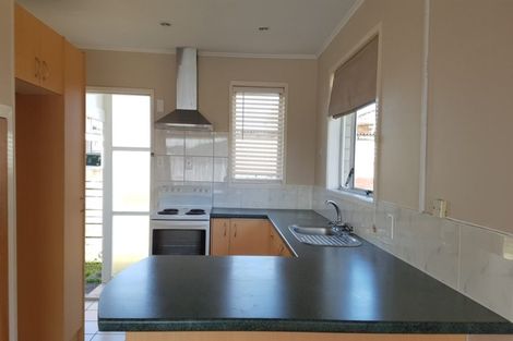 Photo of property in 3/4 Pomaria Road, Henderson, Auckland, 0610