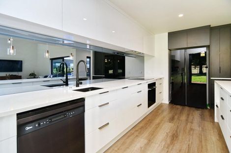 Photo of property in 33 Kohunga Crescent, Bottle Lake, Christchurch, 8083