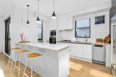 Photo of property in 4b Halberg Street, Glenfield, Auckland, 0629