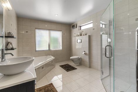 Photo of property in 117a Glendhu Road, Bayview, Auckland, 0629