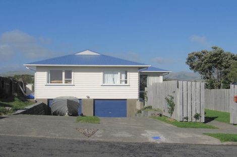 Photo of property in 17 Humphreys Grove, Titahi Bay, Porirua, 5022