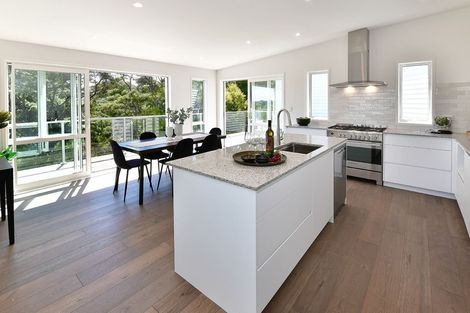 Photo of property in 299 Whangaparaoa Road, Red Beach, 0932