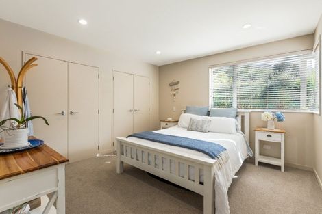 Photo of property in 12 Chelverton Terrace, Red Beach, 0932