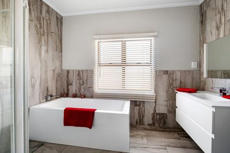 Photo of property in 112 Edgecumbe Road, Tauranga South, Tauranga, 3112