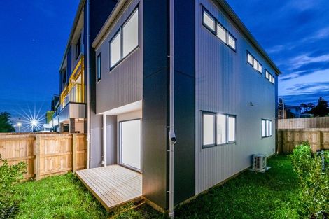 Photo of property in 4/43b Waimumu Road, Massey, Auckland, 0614