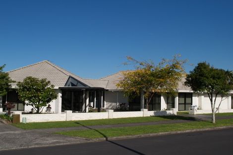 Photo of property in 42 Matterhorn Crescent, Northpark, Auckland, 2013
