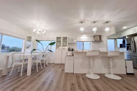 Photo of property in 1/8 Flaunty Place, West Harbour, Auckland, 0618