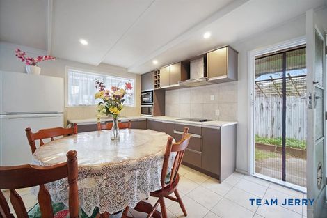Photo of property in 30 Casuarina Road, Half Moon Bay, Auckland, 2012