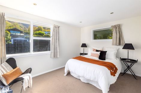 Photo of property in 9 Bayview Place, Cass Bay, Lyttelton, 8082