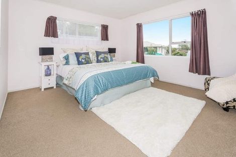 Photo of property in 5 Santiago Crescent, Unsworth Heights, Auckland, 0632