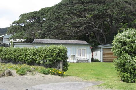 Photo of property in 62 Beach Valley Road, Piha, 0772