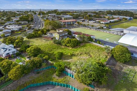 Photo of property in 302 Don Buck Road, Massey, Auckland, 0614