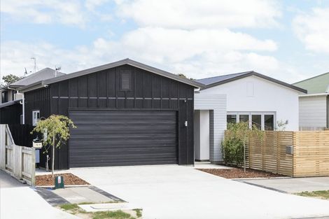Photo of property in 12 Stewart Crescent, Hokowhitu, Palmerston North, 4410