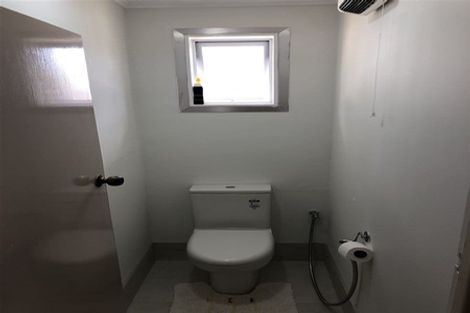 Photo of property in 21 Dundale Avenue, Blockhouse Bay, Auckland, 0600