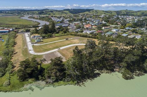 Photo of property in 28 Kawariki Road, Helensville, 0800