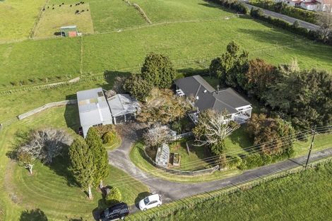 Photo of property in 41 Mountain Road, Sentry Hill, New Plymouth, 4373