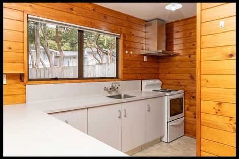 Photo of property in 94a Newlands Road, Newlands, Wellington, 6037